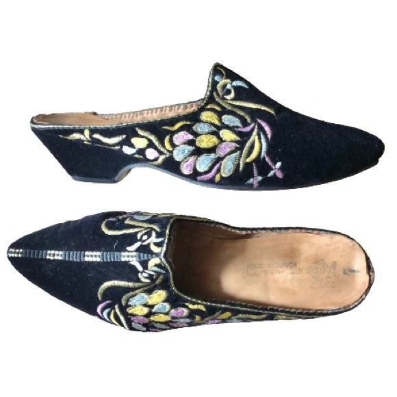 Vintage Black Velvet Metallic Gold Embroidered Ornate Handmade Babouche Mules - Picture 1 of 16
